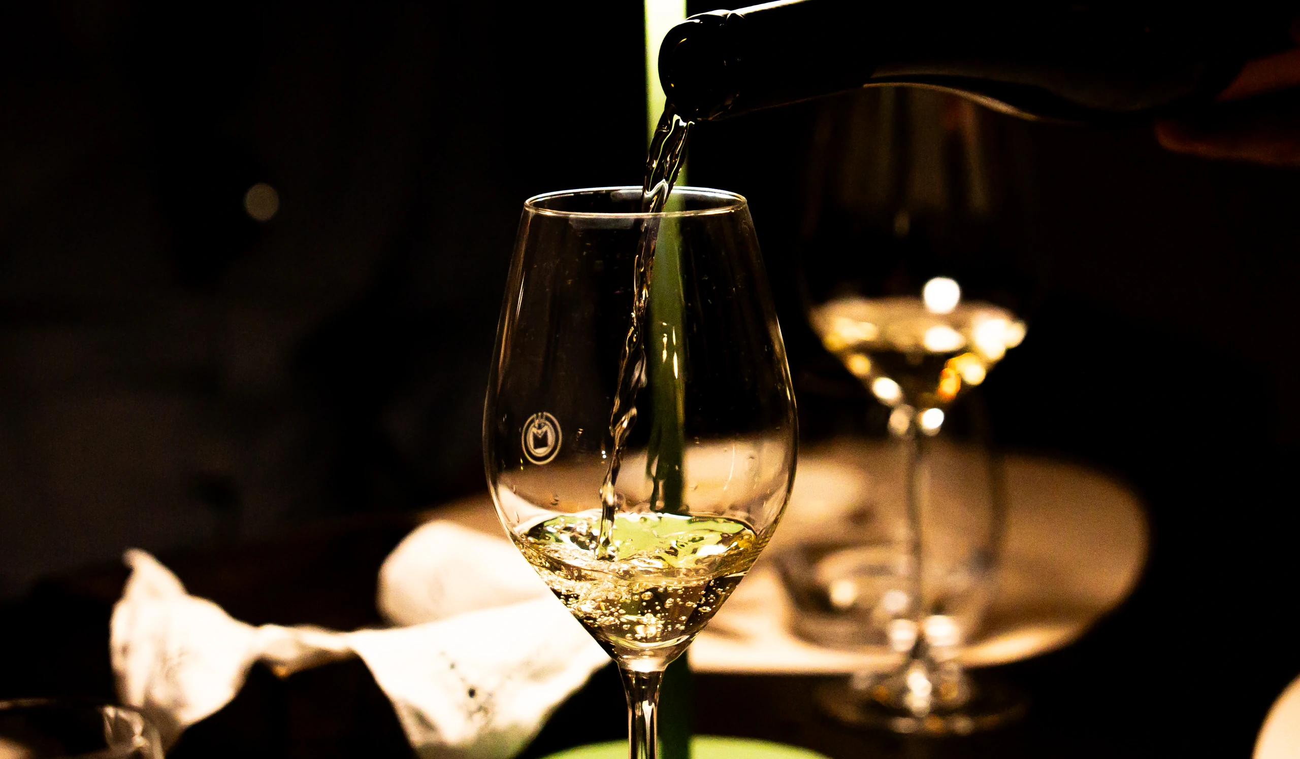 Calice di vino in sala